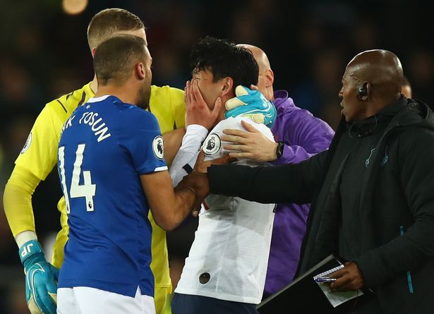 Everton vs Tottenham, Son Heung-min, Andre Gomes chấn thương, chấn thương kinh hoàng, Son thẻ đỏ, Tottenham, Andre Gomes, Son phạm lỗi