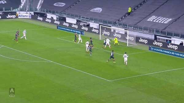 Video bàn thắng Juventus 3-0 Crotone: Ronaldo lập cú đúp đánh đầu