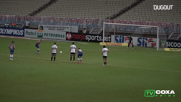 VIDEO: Tiền vệ về làm thủ môn, cản phá penalty ở phút 96