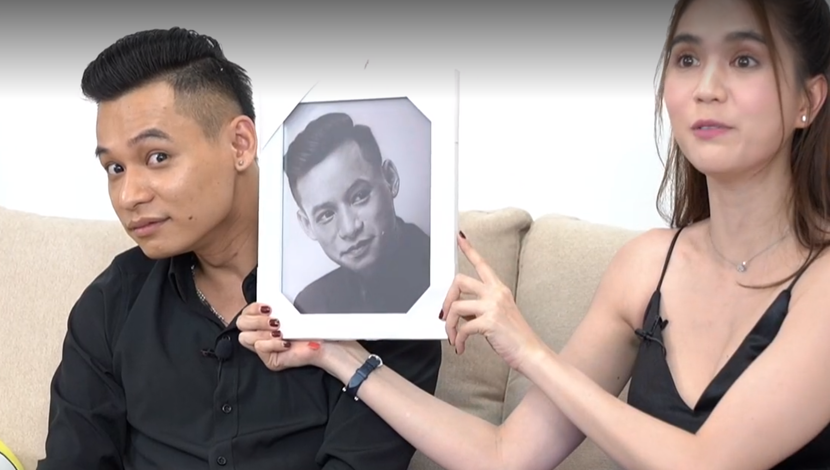 https://cdn-img.thethao247.vn/upload/caodat/2020/12/27/do-mixi-bi-ngoc-trinh-dim-hang-tren-unboxing-show1609069051.png