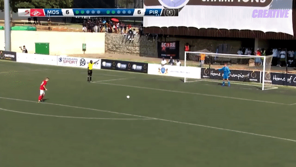 VIDEO: Quả penalty được phù hộ khiến thủ môn chỉ biết 'khóc thét'