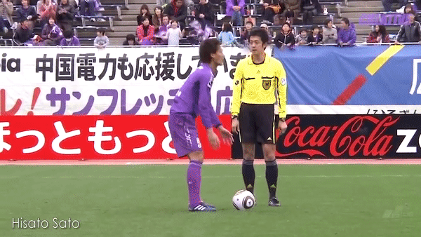 VIDEO: Quả penalty phong cách 'cầu diễn' khiến đối thủ không hiểu kiểu gì