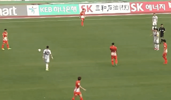 VIDEO: Sao Hàn khiến đối thủ bàng hoàng với cú sút phá vỡ mọi giới hạn