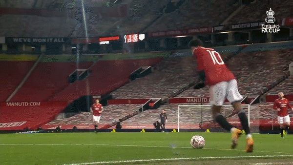 VIDEO: Rashford 'đánh sập' hàng thủ Liverpool chỉ với một pha xử lý