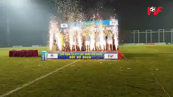 VIDEO: Khoảnh khắc ăn mừng của nhà vô địch U17 Cup Quốc gia