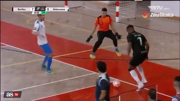 VIDEO: Gắp bóng qua đầu thủ môn rồi ghi bàn tuyệt đẹp