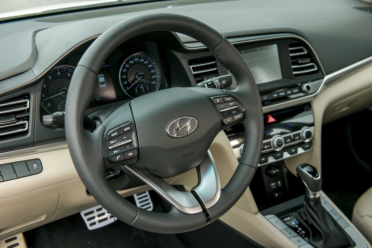 Vô lăng Hyundai Elantra 2020