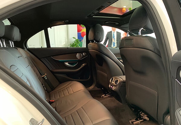Khoang hành khách Mercedes C300 AMG
