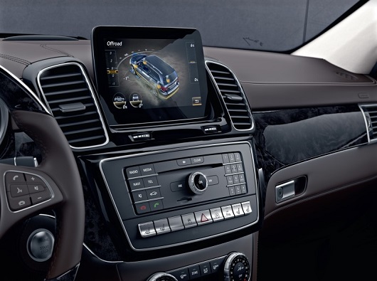 Chi tiết giá xe Mercedes GLS 500 2020, thông số kỹ thuật, đánh giá nội ngoại thất và khả năng vận hành xe.