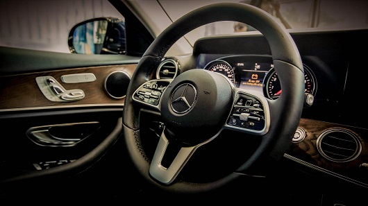 Chi tiết giá bán xe Mercedes E200 2020, thông số kỹ thuật, đánh giá xe