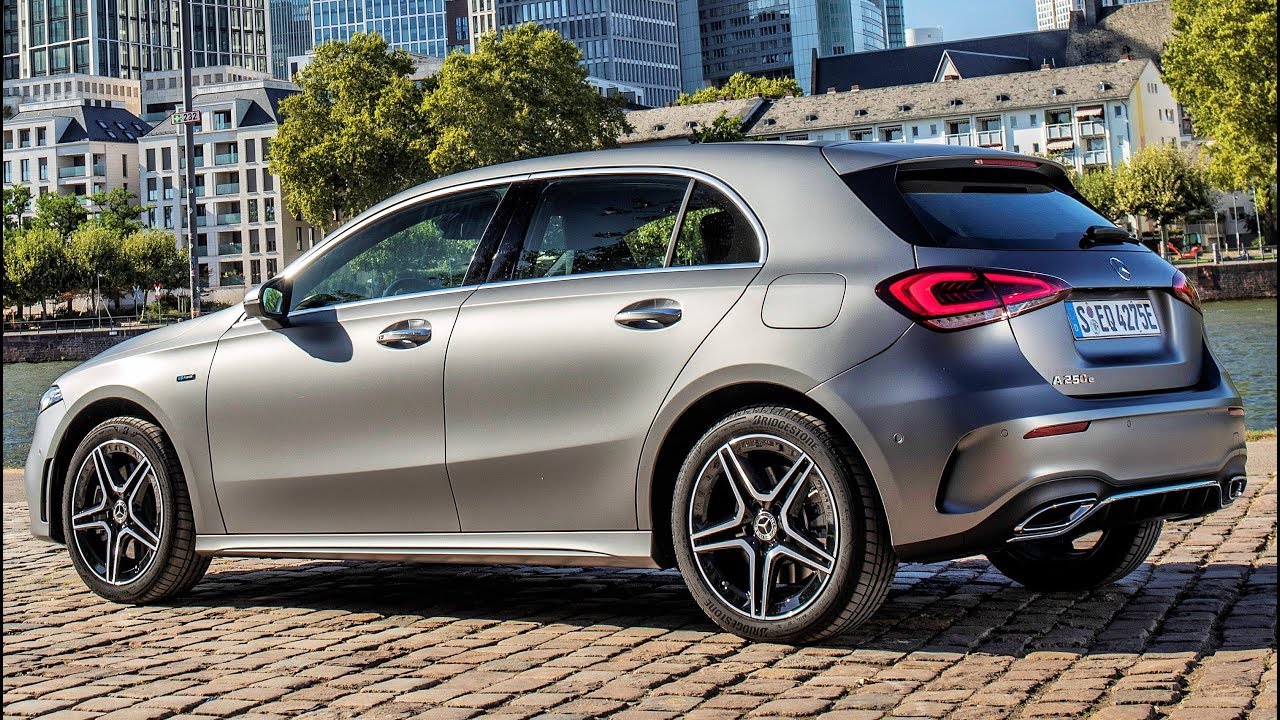 Chi tiết giá xe Mercedes A250 2020 lăn bánh, đánh giá nội ngoại thất, thông số kỹ thuật xe và khả năng vận hành.