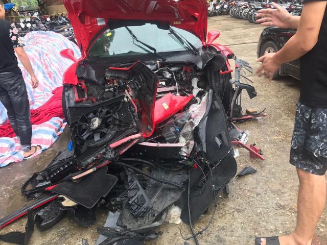 Chiếc Ferari 488 GTB gặp tai nạn của ca sĩ Tuấn Hưng
