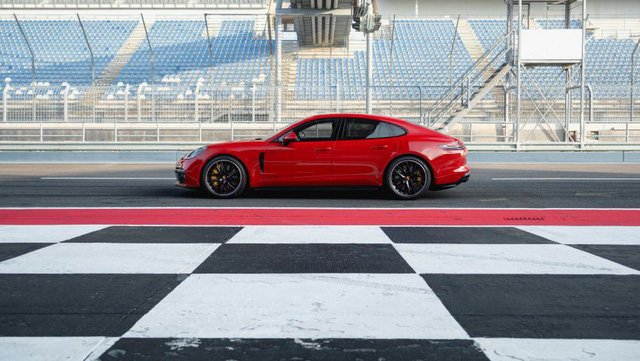 Porsche Panamera GTS mới