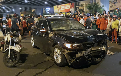 Chiếc BMW do bà Nguyễn Thị Nga điều khiển gây tai nạn liên hoàn