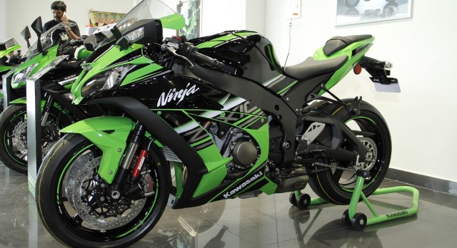 Xe Máy Kawasaki Moto Pulsion Màu Xanh Lá Cây Tuyệt Đẹp Hình ảnh Sẵn có   Tải xuống Hình ảnh Ngay bây giờ  iStock