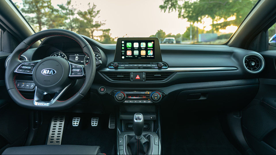 Kia Cerato GT 2019 được nâng cấp cả về nội thất