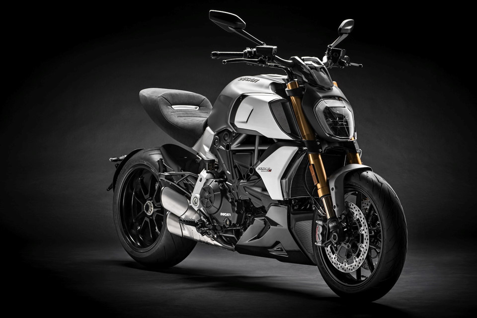 Ducati Diavel 1260 có thiết kế góc cạnh, hầm hố hơn