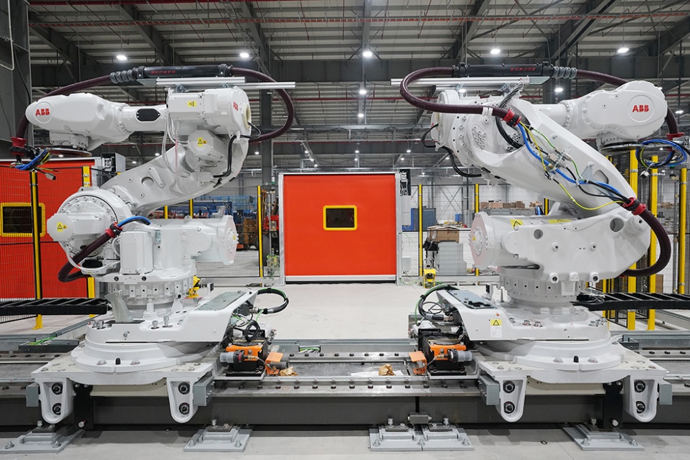 Robot trong nhà máy ô tô VinFast