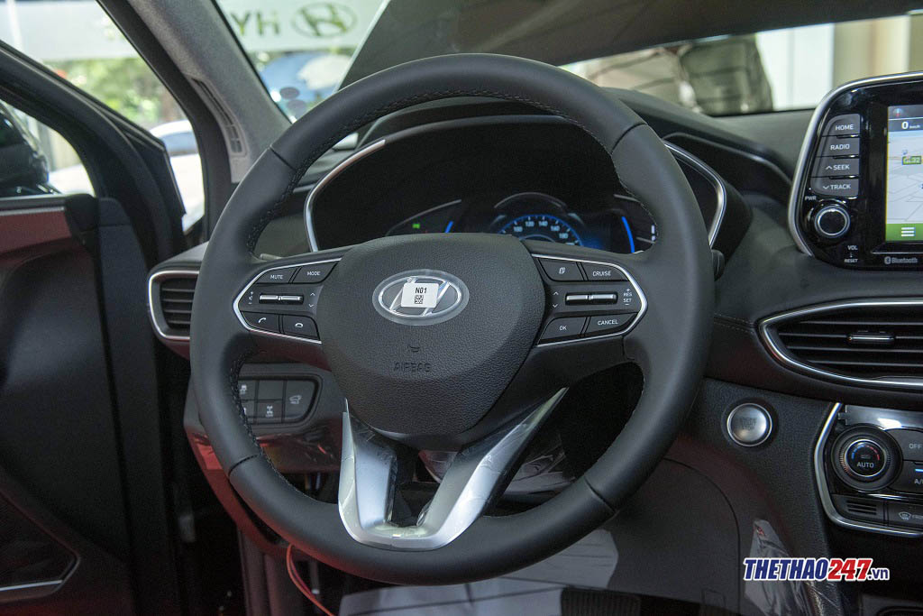 Hyundai Thành Công khẳng định Santa Fe 2019 sẽ không bị cắt trang bị