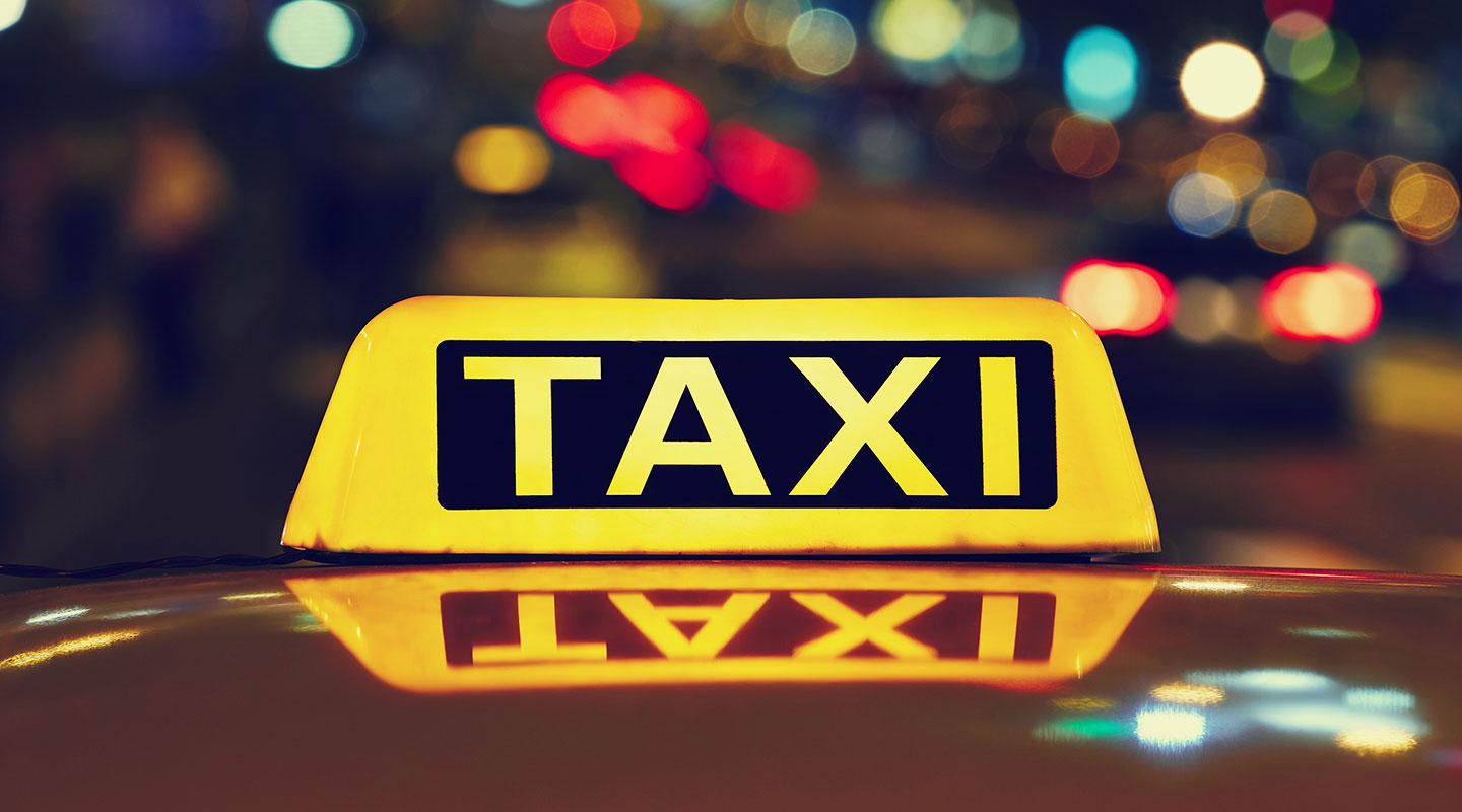Tài xế taxi chống cướp bằng cách nào, chống cướp xe taxi, tài xế taxi trên thế giới chống cướp,