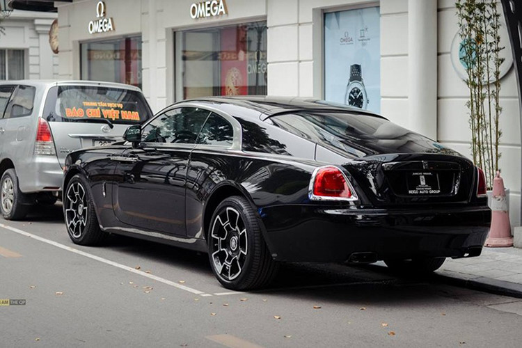 Rolls-Royce Ghost chở đào chơi Tết, Rolls-Royce Ghost, Rolls-Royce Ghost Black Badge,