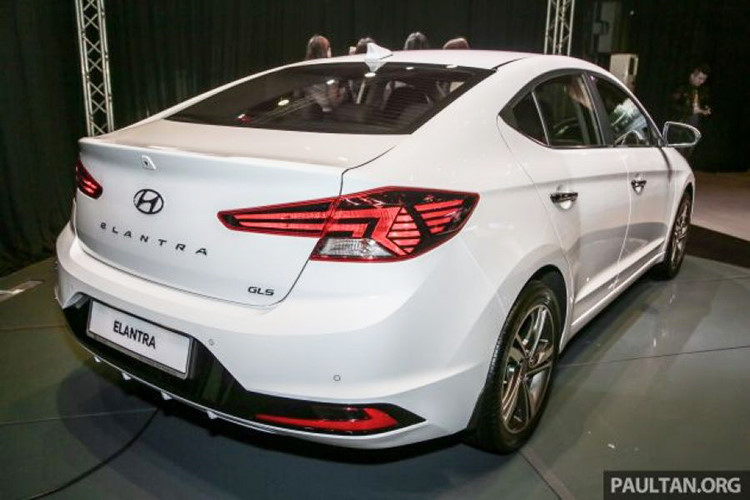 Thiết kế ngoại thất xe Hyundai Elantra 2019 có gì mới