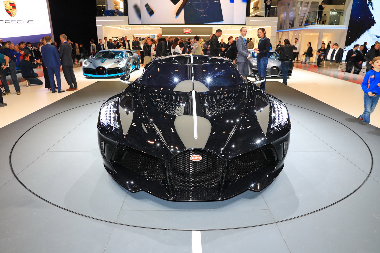 Cristiano Ronaldo mua siêu xe, Bugatti La Voiture Noire, siêu xe đắt nhất thế giới,