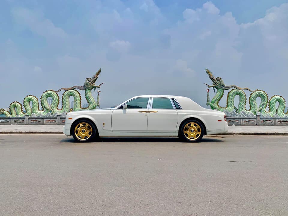 Rolls Royce Phantom ma vang