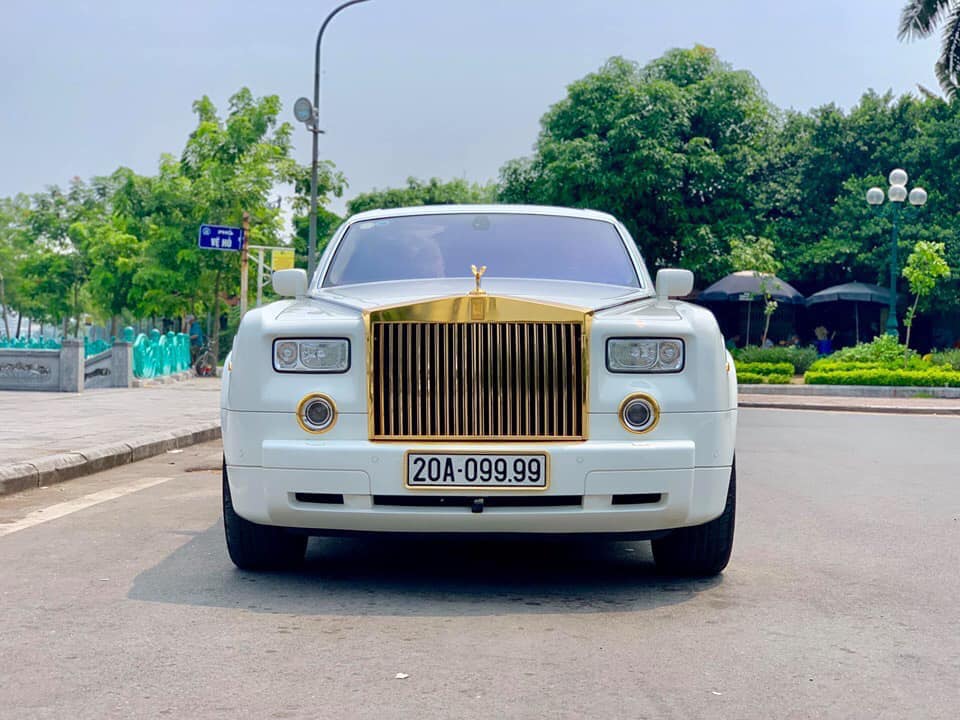Rolls Royce Phantom Solid Gold  Rolls royce Rolls royce phantom Royce