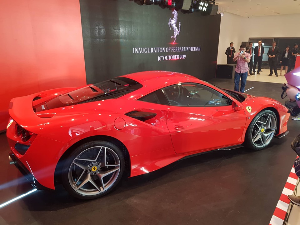Showroom Ferrari tai Viet Nam