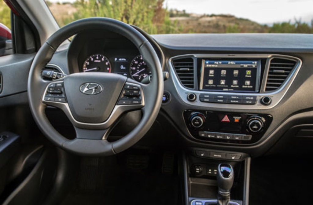 Nội thất Hyundai Accent hatchback 2020