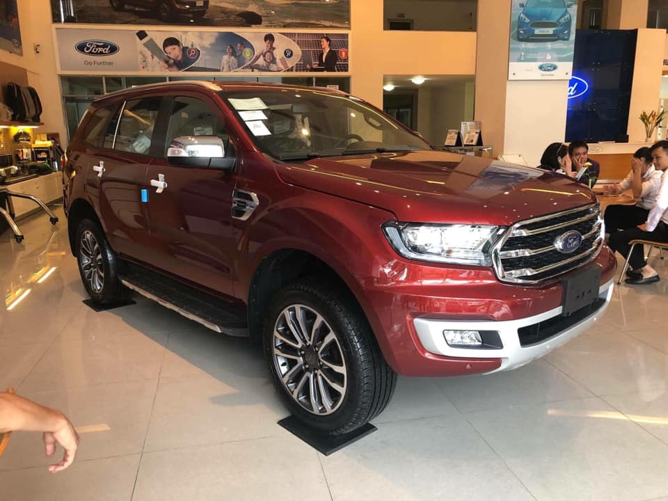 gia xe Ford Everest