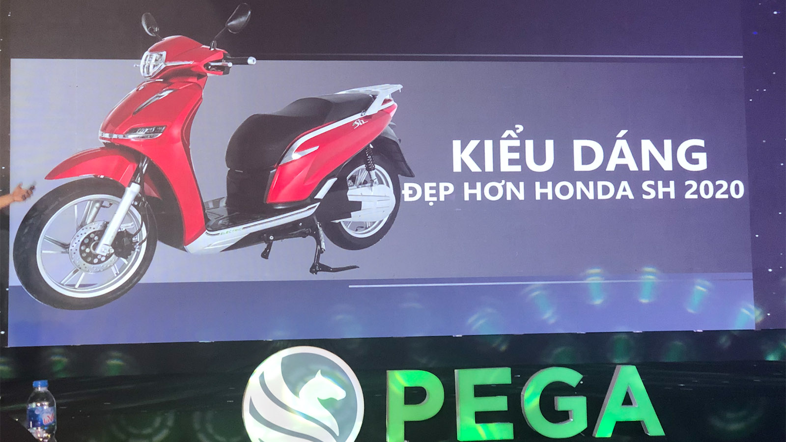 Honda dọa kiện Pega về vụ so sánh xe eSH với SH 2020