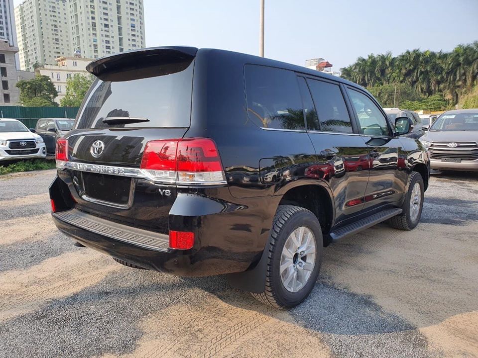 Chi tiết giá xe Toyota Land Cruiser 2020 lăn bánh tại Việt Nam, đánh giá nội ngoại thất và thông số kỹ thuật xe.