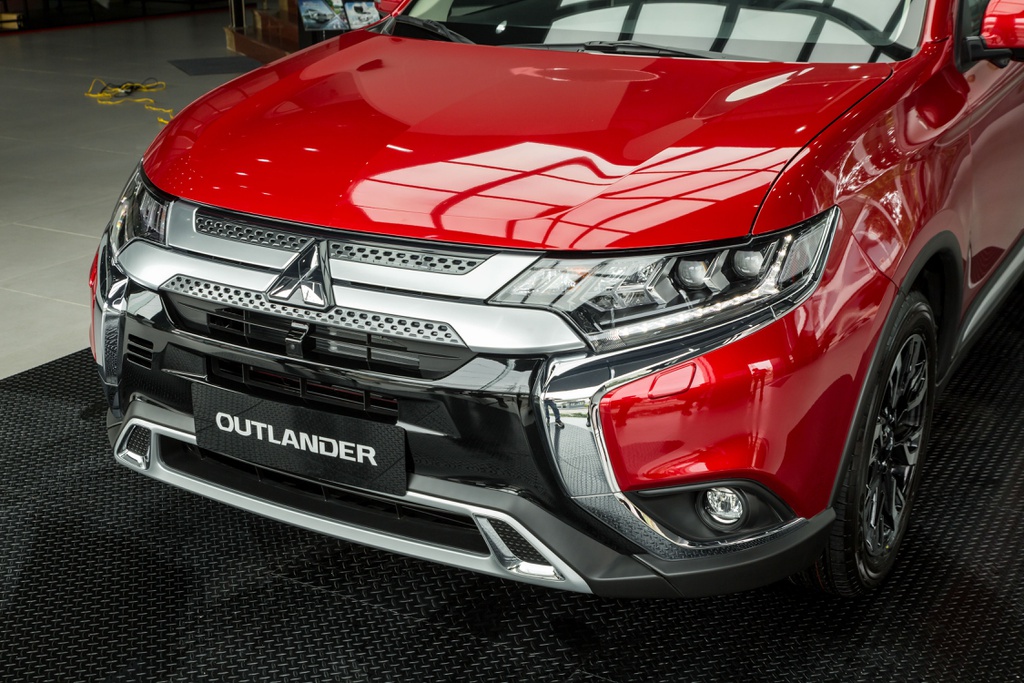 Phần đầu xe Mitsubishi Outlander
