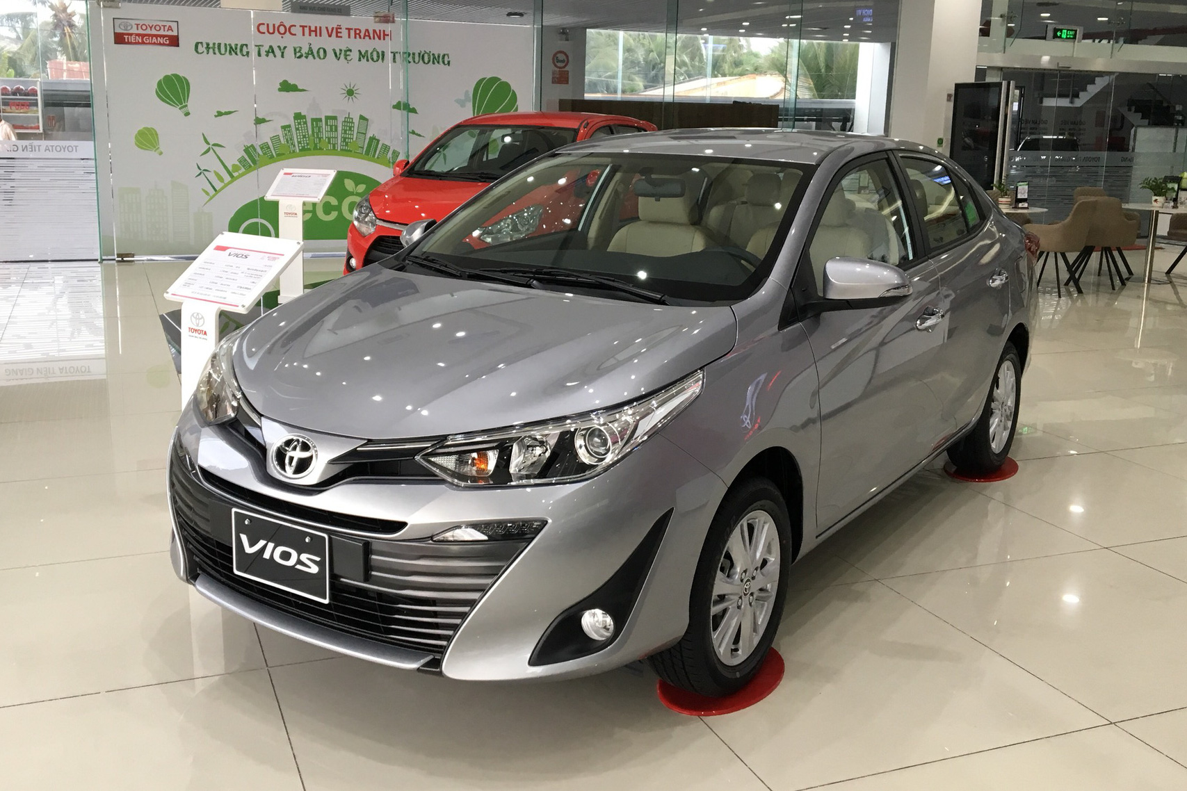 Giá xe Toyota Vios 2020 giảm mạnh, cơ hội mua xe giá rẻ cho người dân