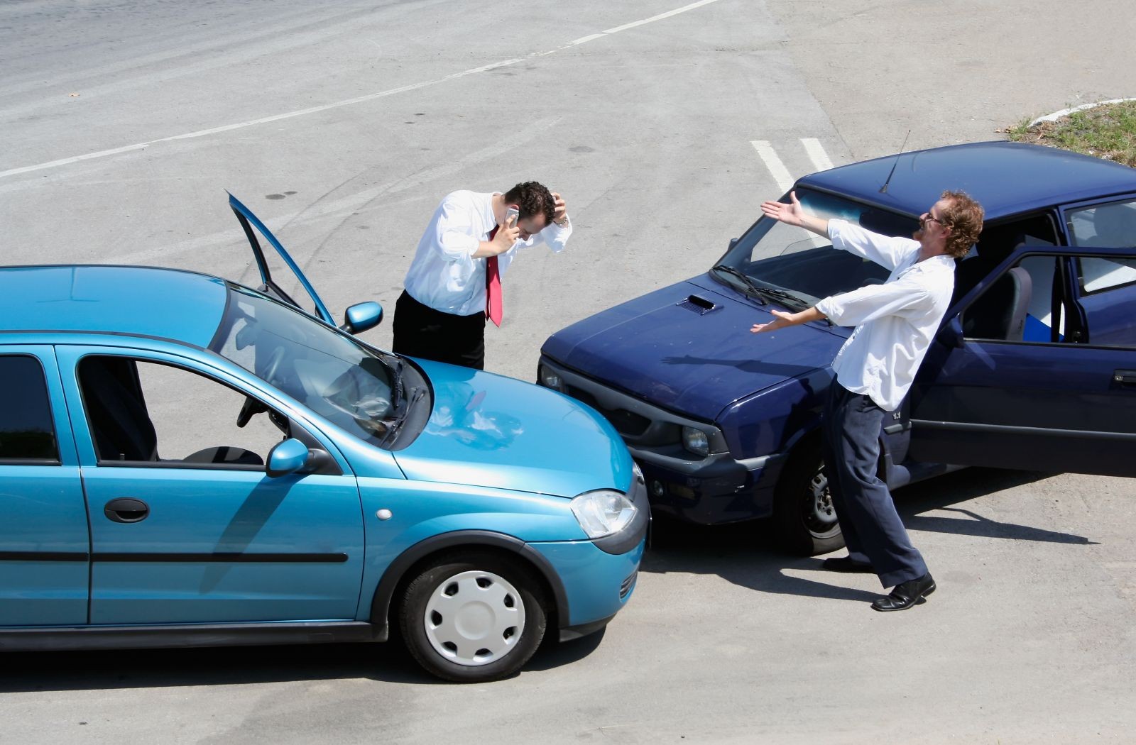 Va chạm xe với người mới là khó tránh khỏi. Vì vậy, bạn nên đăng ký bảo hiểm cho chiếc xe của mình.