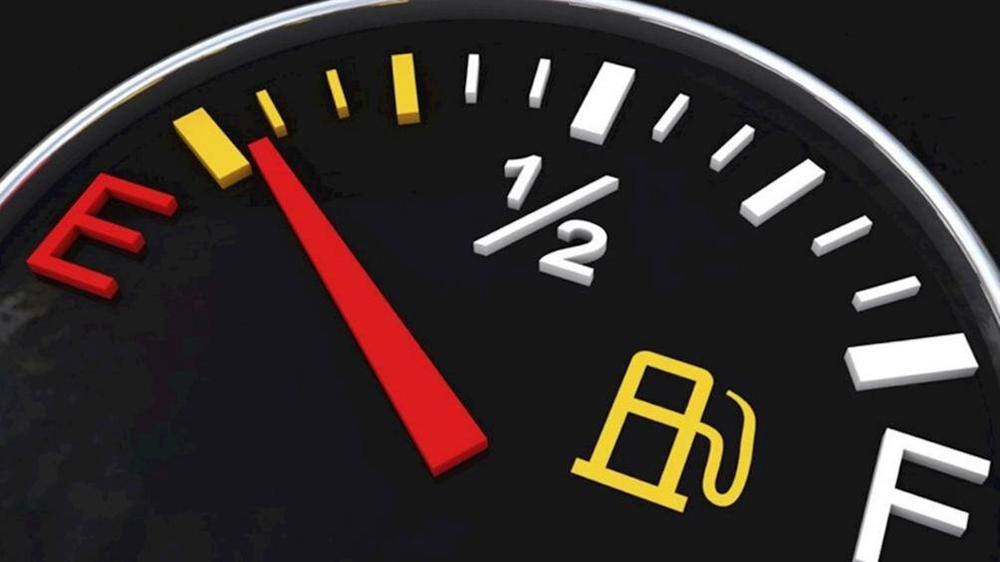 Không nên bật điều hòa khi xe ô tô sắp hết xăng