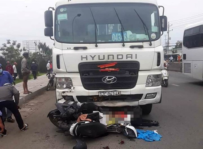 tai nạn thảm khốc ở long an, container tông xe máy, container đâm hàng loạt xe máy