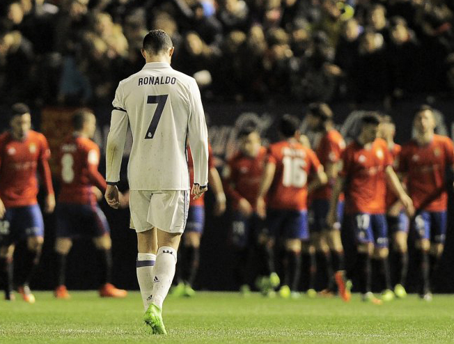 Ronaldo chấn thương trước lượt đi vòng 1/8 Champions League