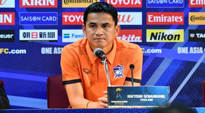 HLV Kiatisak bức xúc vì hợp đồng với LĐ bóng đá Thái Lan