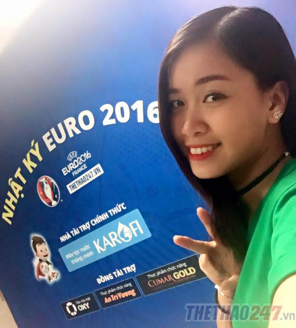 MC Hoàng Yến nhí nhảnh trước khi dẫn chương trình Nhật ký Euro 2016