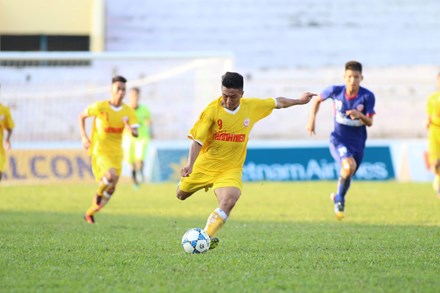 Lê Văn Nam của U19 Hà Nội ghi bàn thắng đẹp ở ở giải U19 