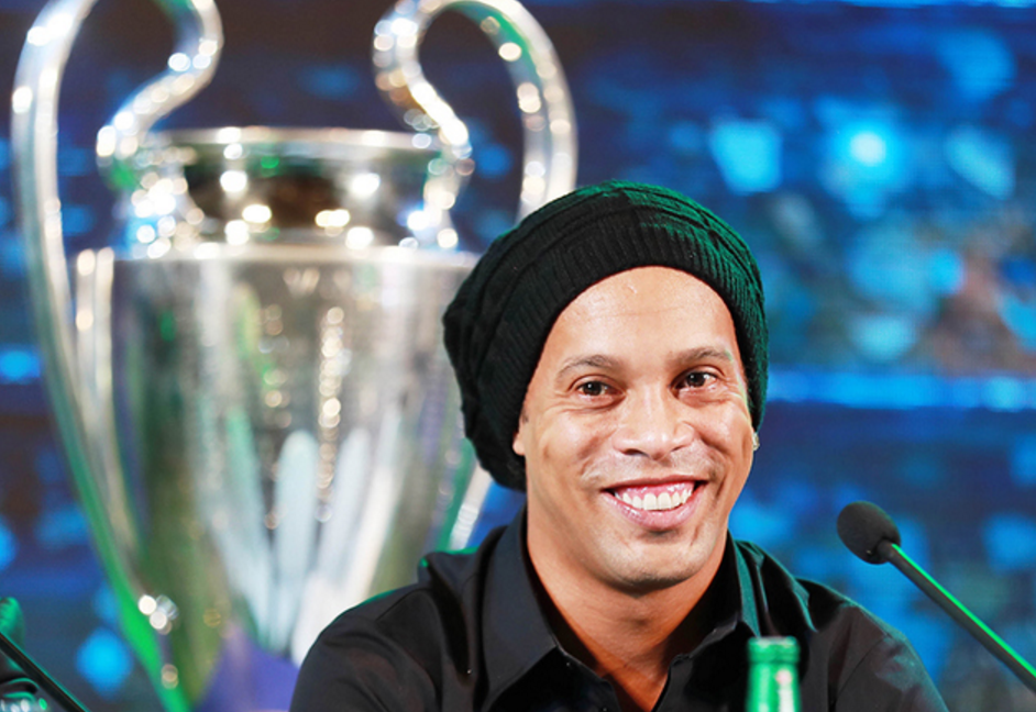 Ronaldinho, Ronaldinho đến Việt Nam, Ronaldinho gia nhập Sài Gòn FC, Sài Gòn FC muốn có Ronaldinho, Ronaldinho đá V-League