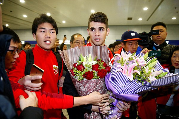 Oscar rời Chelsea để sang Trung Quốc với mức phí chuyển nhượng lớn
