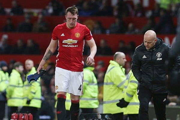 Phil Jones nói về chấn thương