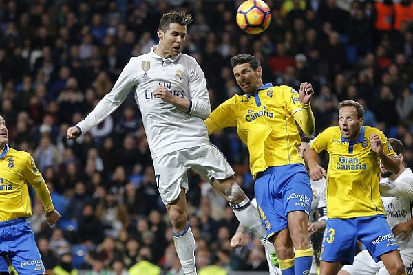 Ronaldo giúp Real Madrid thoát thua đầy kịch tính