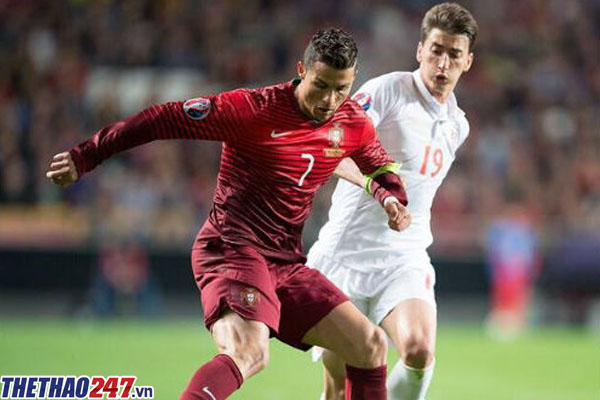 Ronaldo ghi 2 bàn thắng đẹp vào lưới Hungary