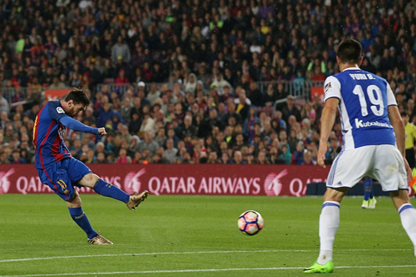 Messi lập cú đúp vào lưới Sociedad