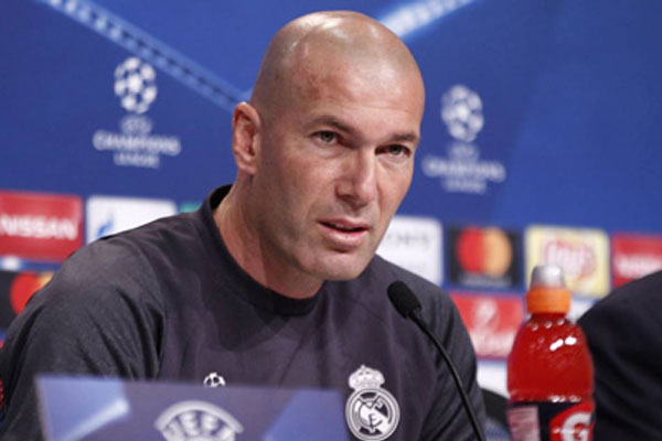 HLV Zidane từ chối nói về trọng tài và đồng thời khen ngợi CR7